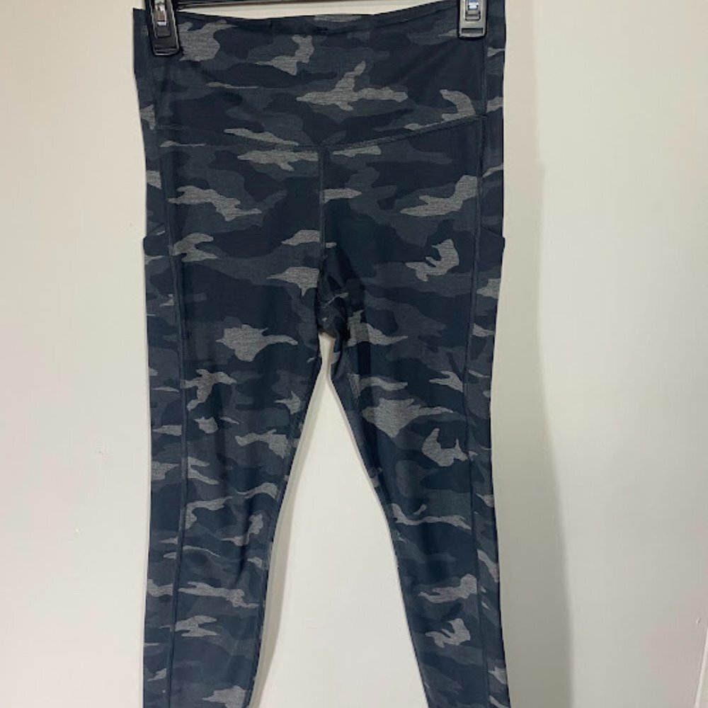 Athleta Ultimate Camo Tight 7/8